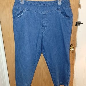 Plus size denim capris